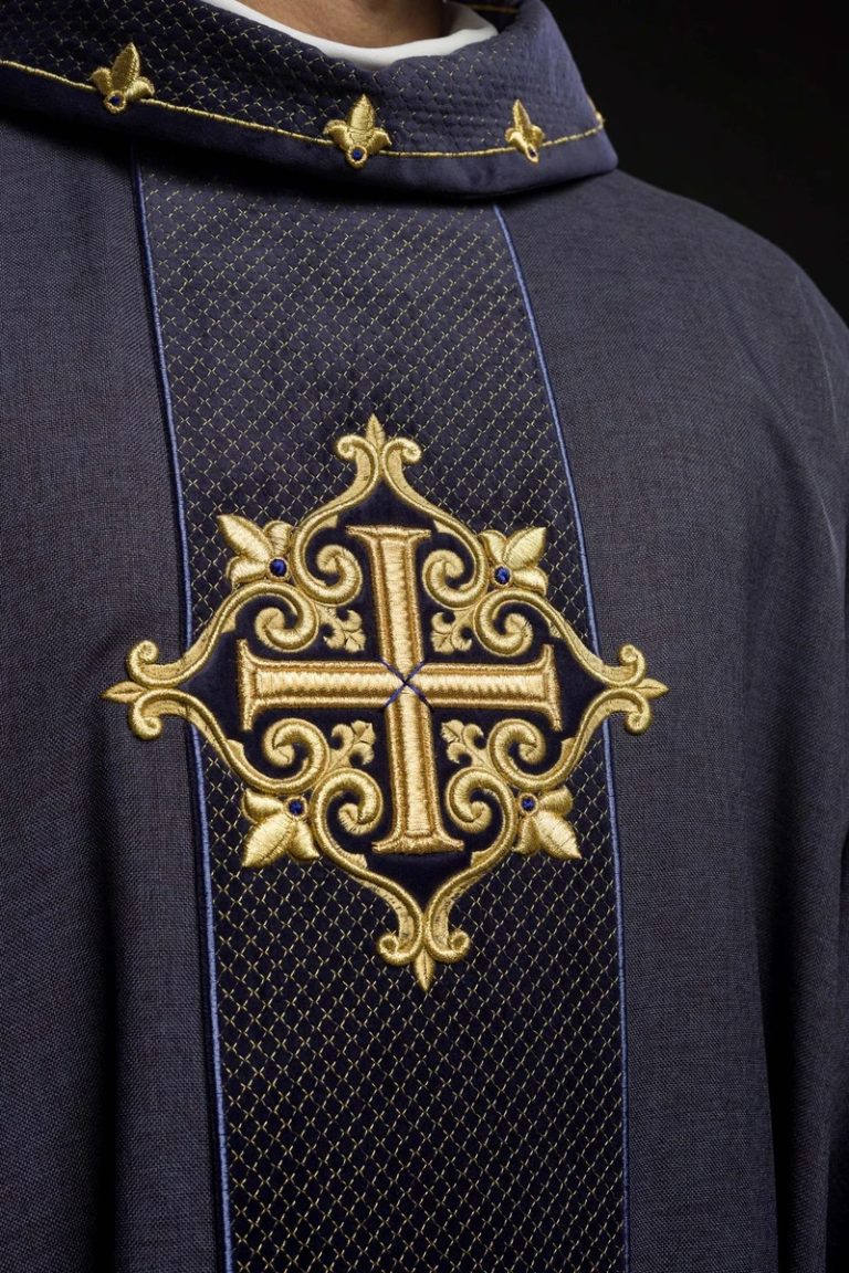 Christmas Chasuble Trends: What Priests Are Wearing This Season